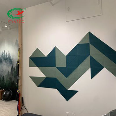 Tuiles saines acoustiques de triangle multicolore pour des murs fades