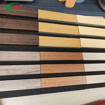Panneaux en bois acoustiques inoffensifs non-toxiques de lamelle, lamelles acoustiques ignifuges de plafond