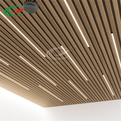 Le plafond décoratif a monté les panneaux en bois acoustiques de placage de panneaux de mur