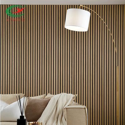 Le mur en bois vertical de lamelle d'appartement boisent 600x1200mm insonorisants