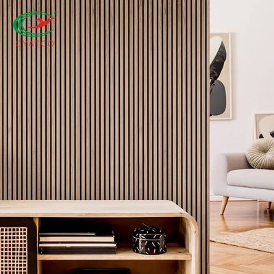 Le mur en bois vertical de lamelle d'appartement boisent 600x1200mm insonorisants